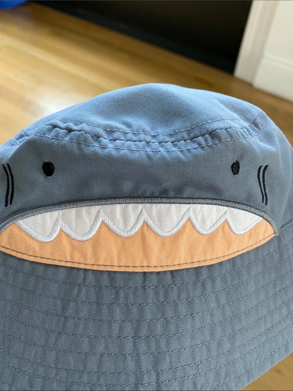Carter’s 6-12m Kids Shark Bucket Hat in Gray with Peach Accent